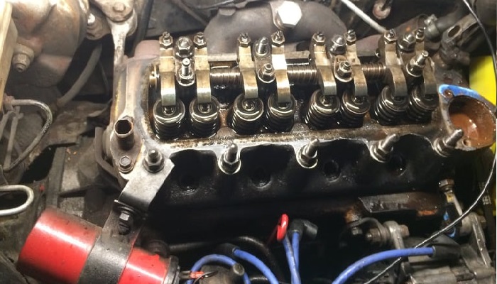 Motorruimte tijdens herstelling